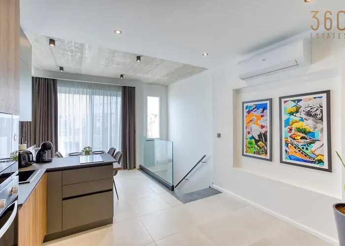 Feriehus The Ultimate Luxury Triplex In Spinola Bay By 360 Estates