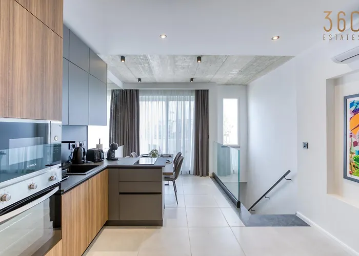 The Ultimate Luxury Triplex In Spinola Bay By 360 Estates 別荘