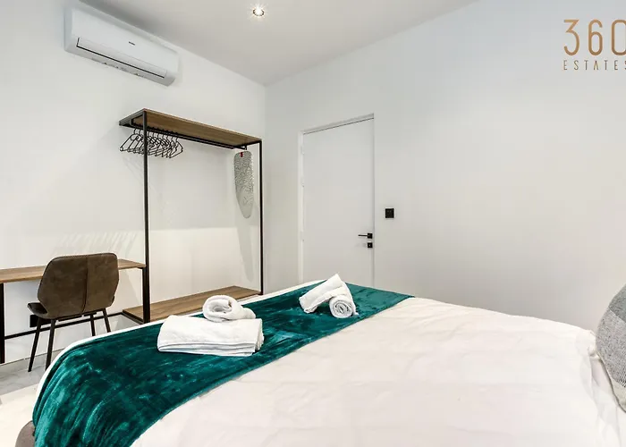 The Ultimate Luxury Triplex In Spinola Bay By 360 Estates 別荘