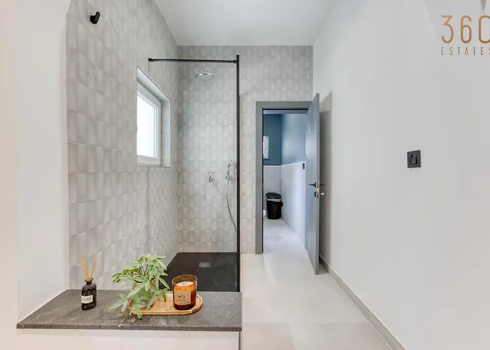 Feriehus The Ultimate Luxury Triplex In Spinola Bay By 360 Estates