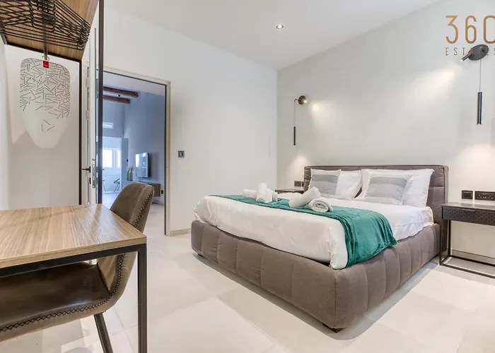 Feriehus The Ultimate Luxury Triplex In Spinola Bay By 360 Estates